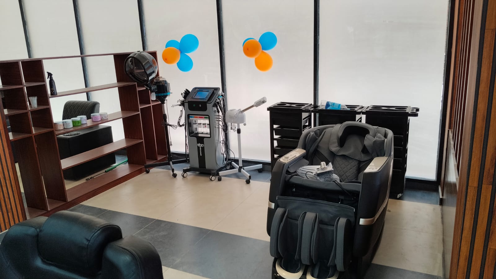 Onyx Gentleman Salon Interior